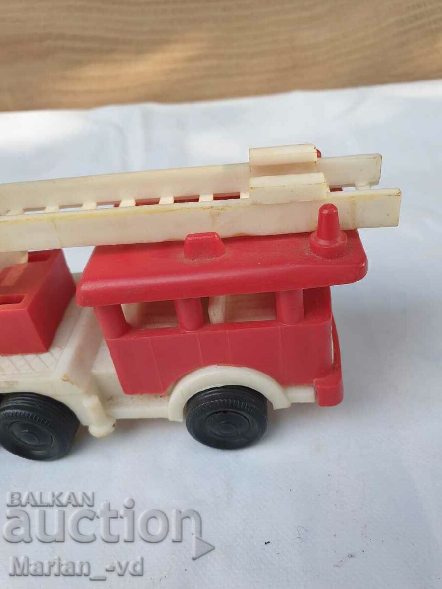 Стара пластмасова играчка -пожарна с цена 15.00 лв. | € 7.67 Стара пластмасова играчка -пожарна с цена 15.00 лв. | € 7.67