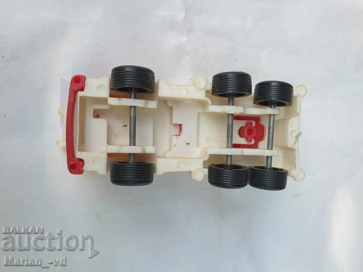 Аукцион Стара пластмасова играчка -пожарна Аукцион Стара пластмасова играчка -пожарна