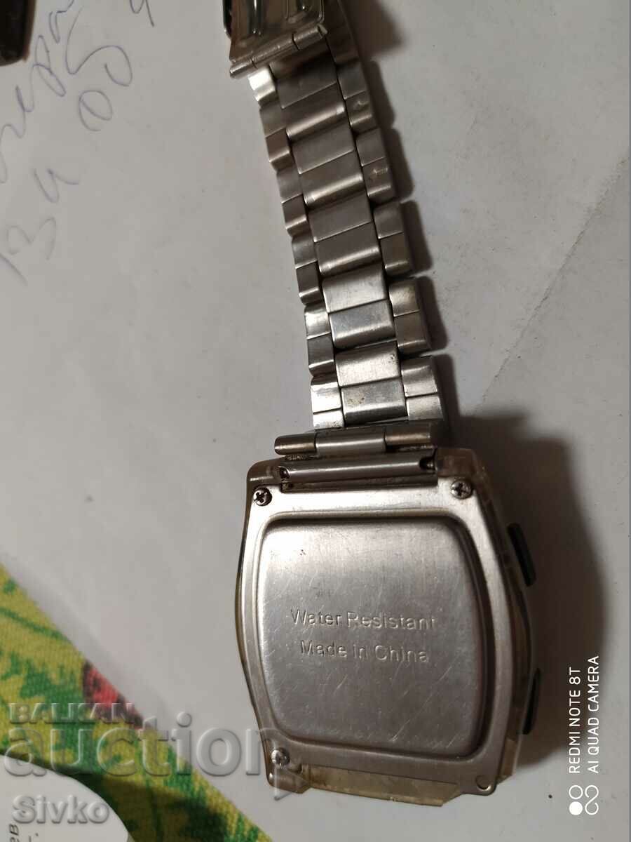 Delivery of Case watch with chain Delivery of Case watch with chain