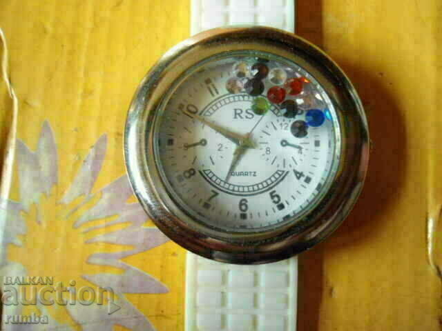 Ceas cu preț 22.00 BGN | € 11.25 Ceas cu preț 22.00 BGN | € 11.25