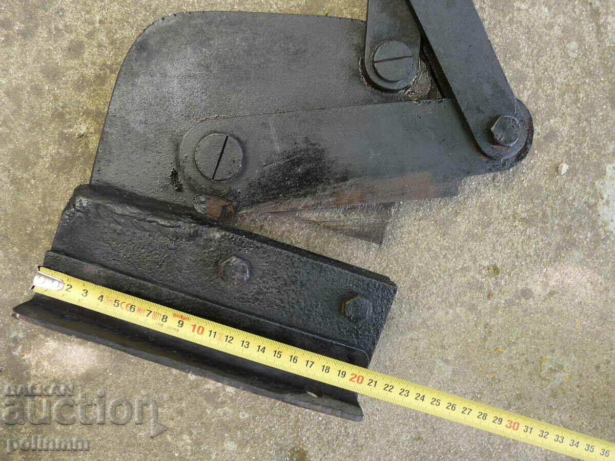 Auction  Bulgarian sheet metal guillotine