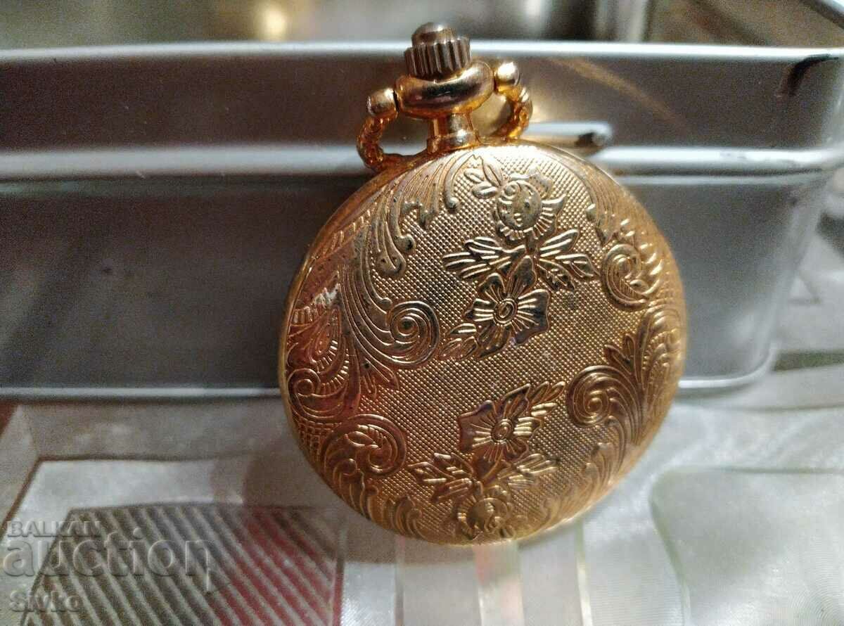 Golden pocket watch with price 9.99 BGN | € 5.11 Golden pocket watch with price 9.99 BGN | € 5.11