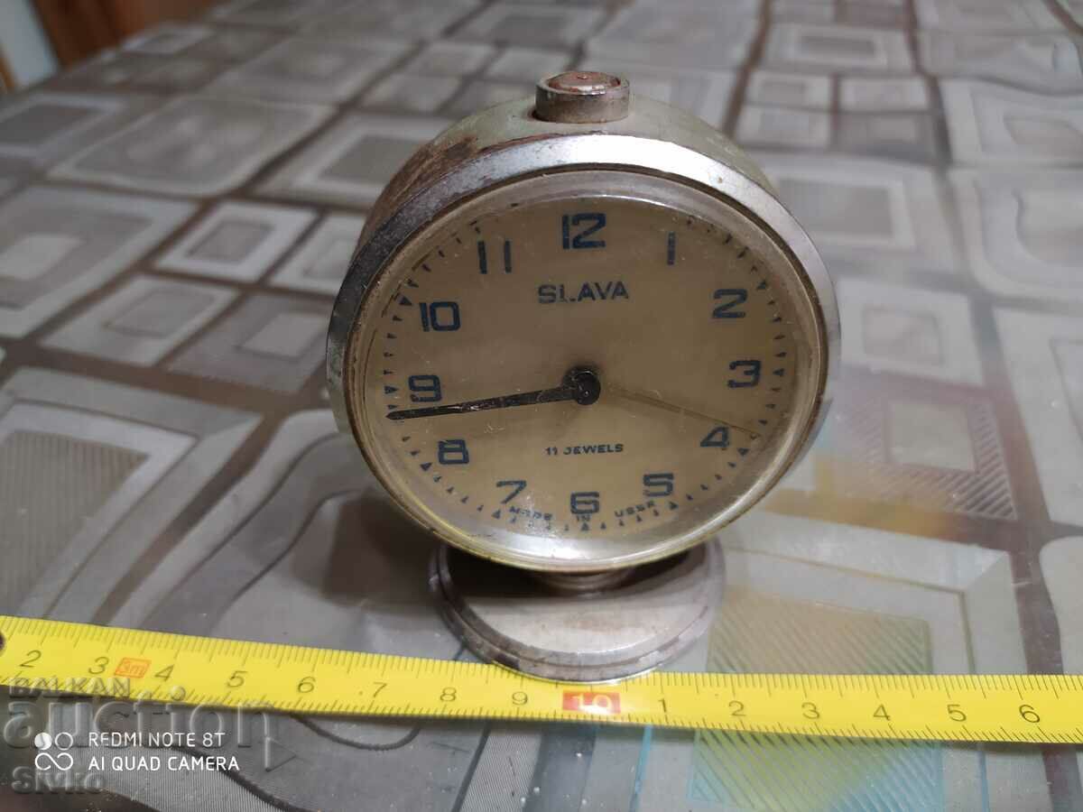 Ceas de birou SLAVA gri cu preț 4.99 BGN | € 2.55 Ceas de birou SLAVA gri cu preț 4.99 BGN | € 2.55