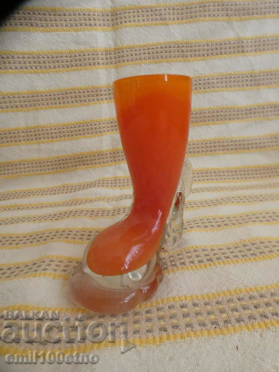 Аукцион Чашка - ваза с форма на Ботуш цветно стъкло тип Мурано Аукцион Чашка - ваза с форма на Ботуш цветно стъкло тип Мурано