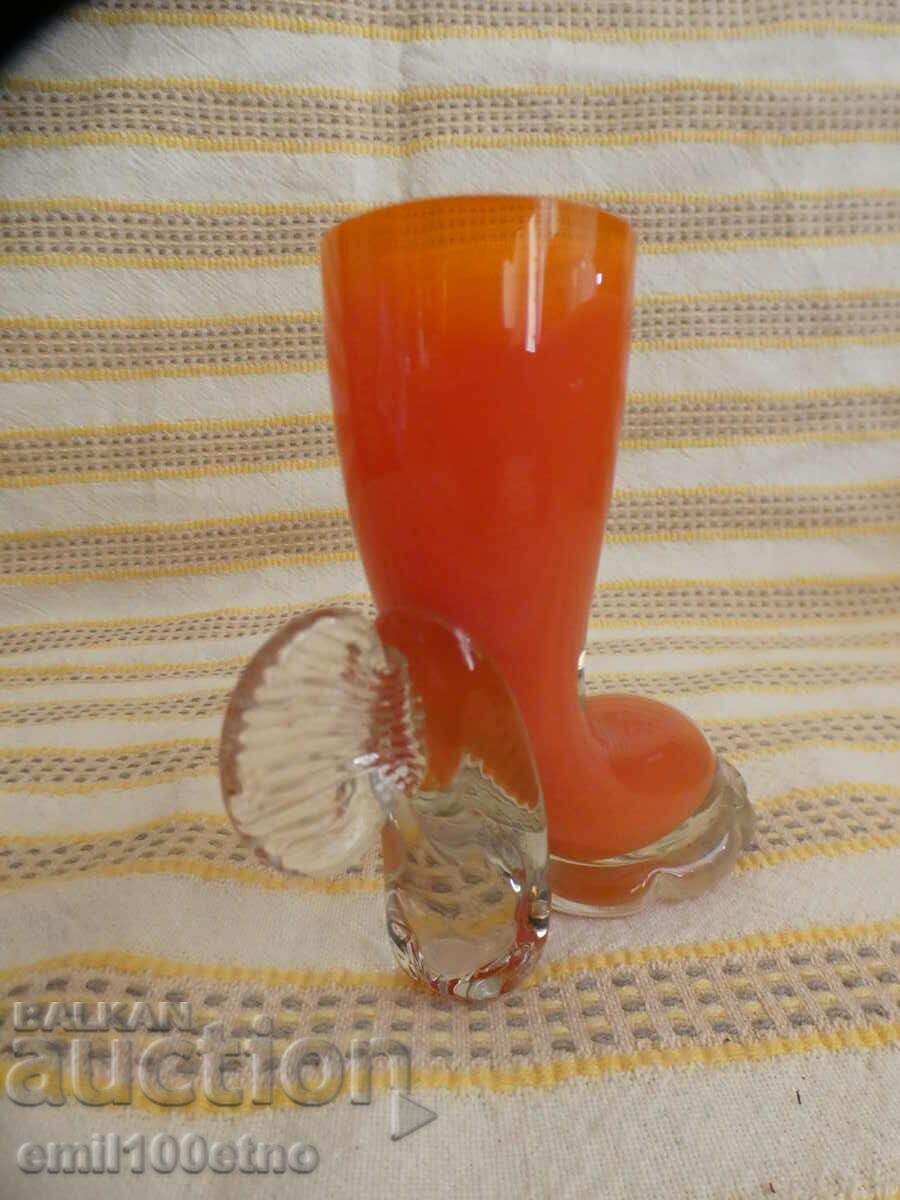 Доставка на Чашка - ваза с форма на Ботуш цветно стъкло тип Мурано Доставка на Чашка - ваза с форма на Ботуш цветно стъкло тип Мурано