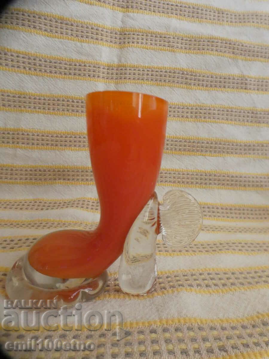Чашка - ваза с форма на Ботуш цветно стъкло тип Мурано