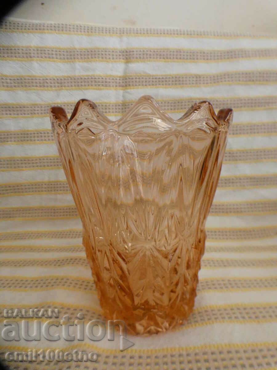 Стара ваза от дебело цветно стъкло