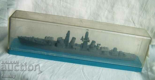 Plastic model of a warship - 21 cm with price 15.00 BGN | € 7.67 Plastic model of a warship - 21 cm with price 15.00 BGN | € 7.67