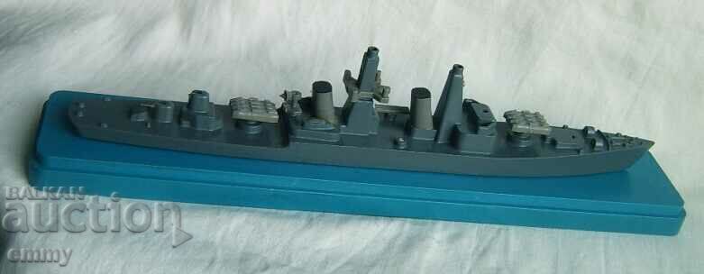 Auction Plastic model of a warship - 21 cm Auction Plastic model of a warship - 21 cm