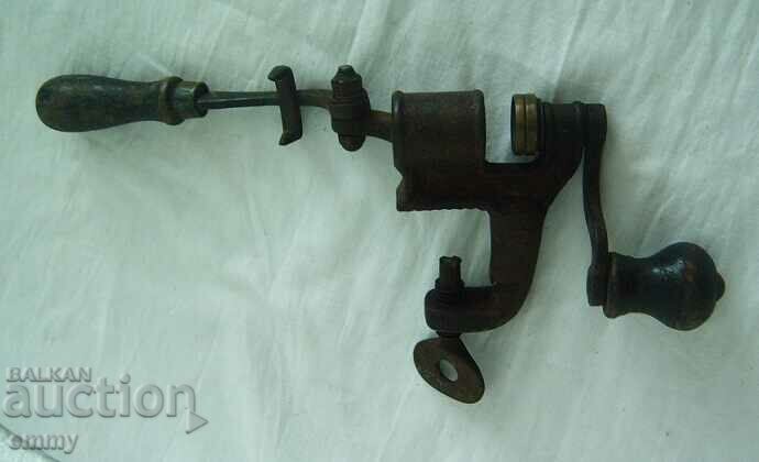 Mașină pentru umplerea cartuşelor de vânătoare cu preț 30.00 BGN | € 15.34 Mașină pentru umplerea cartuşelor de vânătoare cu preț 30.00 BGN | € 15.34