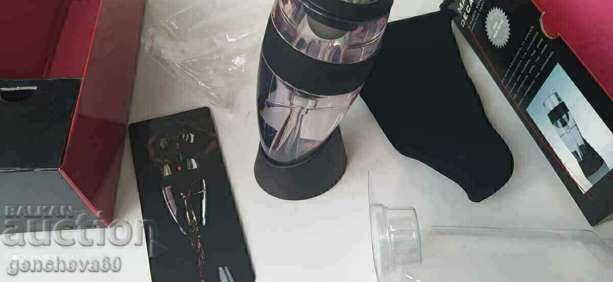 Delivery of Wine decanter with filter and stand in a box