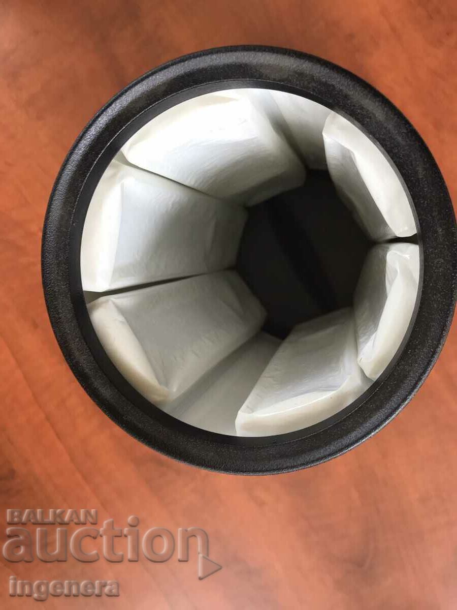 RĂCITOR DE VIN-Vacu-Vin NEGRU cu preț 32.00 BGN | € 16.36 RĂCITOR DE VIN-Vacu-Vin NEGRU cu preț 32.00 BGN | € 16.36