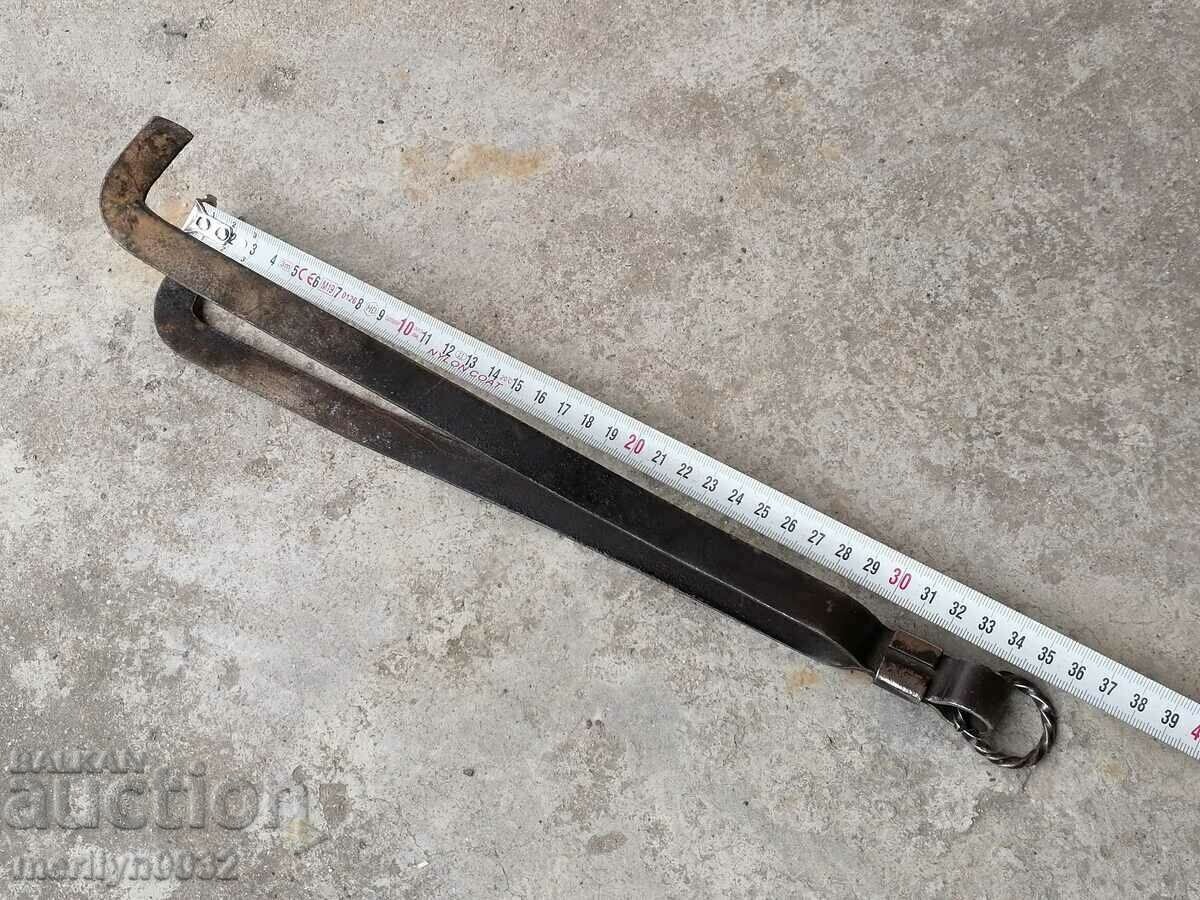 Delivery of Old forged dilaf, wrought iron, wrought iron Delivery of Old forged dilaf, wrought iron, wrought iron