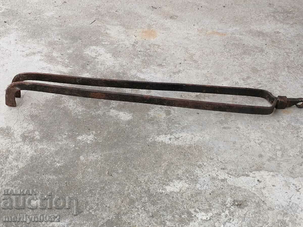 Παράδοση Παλιά πλαστών το πόκερ, λαβίδες, σφυρήλατο σίδερο Παράδοση Παλιά πλαστών το πόκερ, λαβίδες, σφυρήλατο σίδερο