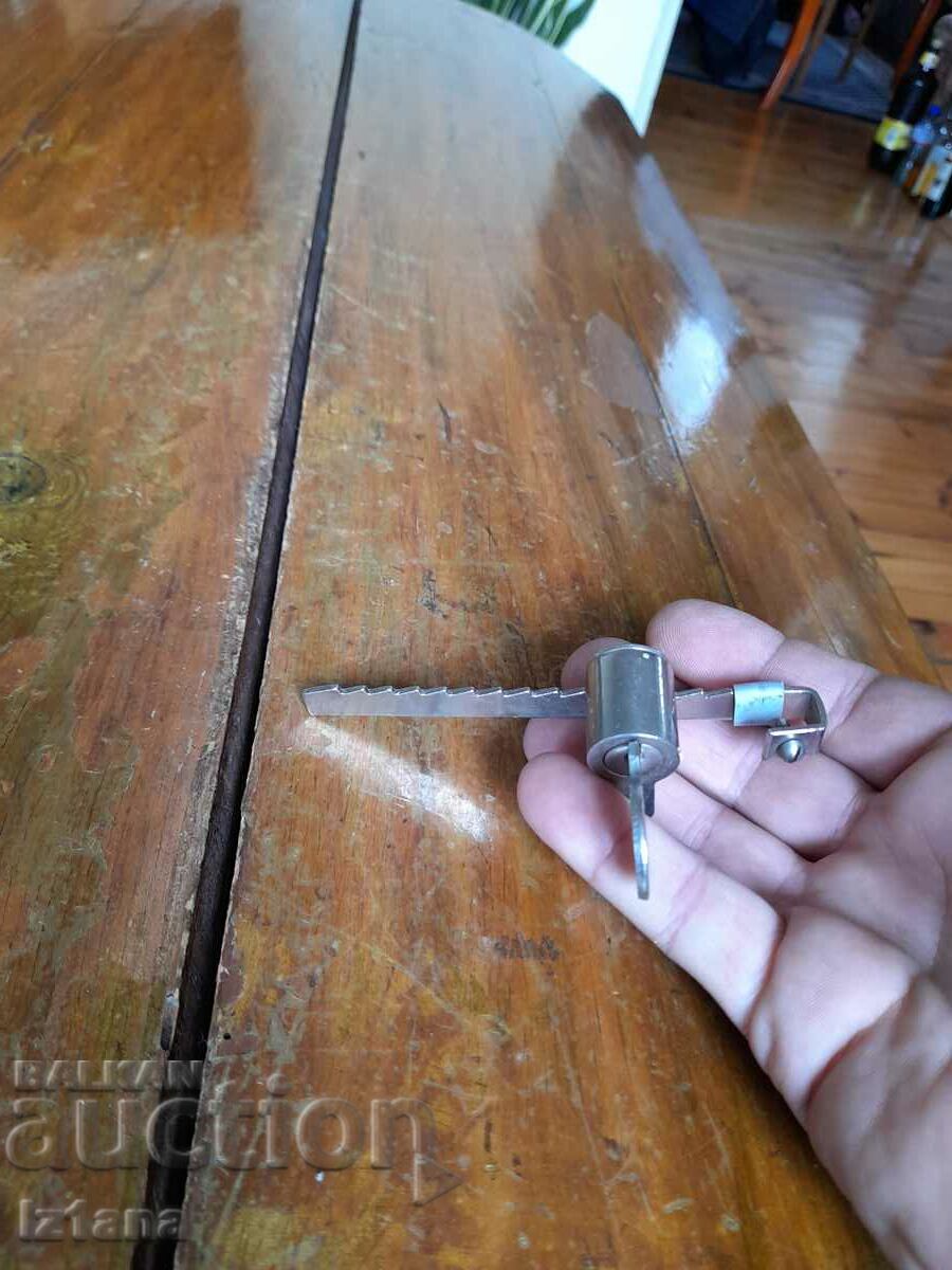 Old Yeti Glass Latch with price 20.00 BGN | € 10.23