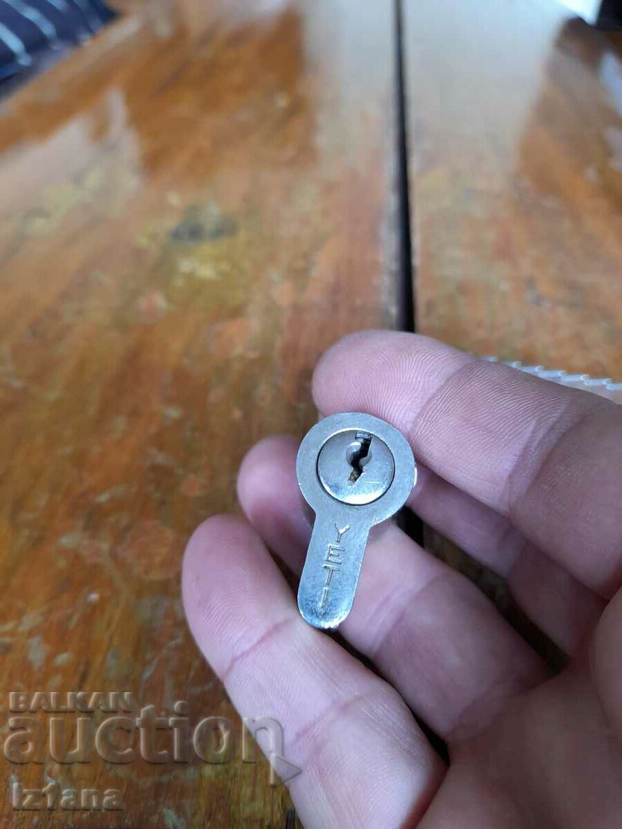 Delivery of Old Yeti Glass Latch