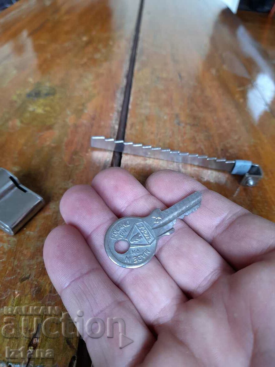 Old Yeti Glass Latch - 5