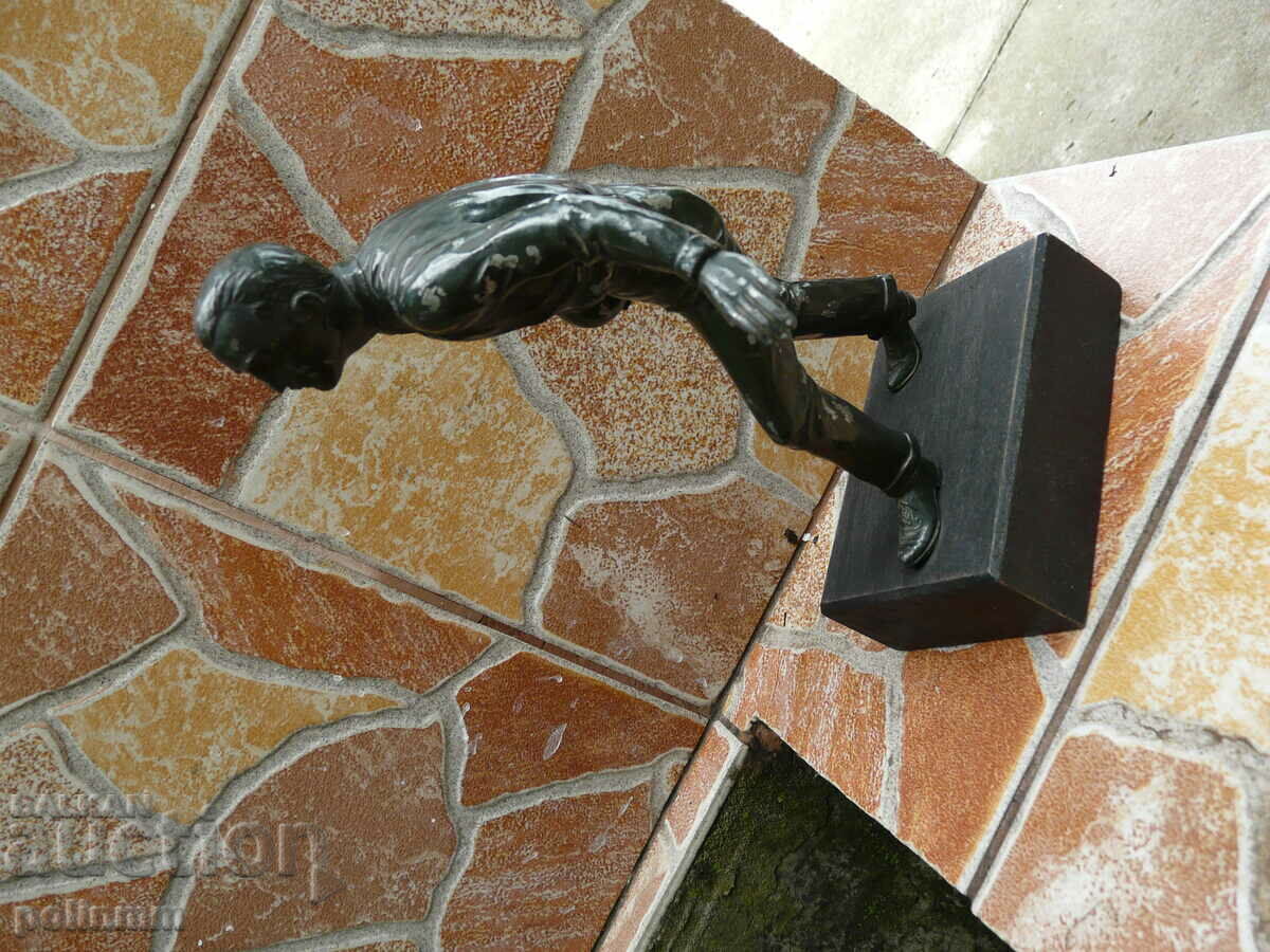 Delivery of An old metal figure Delivery of An old metal figure