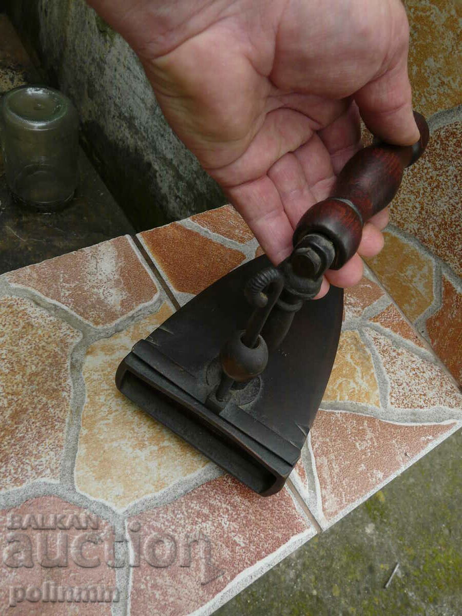 Old authentic iron on fire with price 150.00 BGN | € 76.69 Old authentic iron on fire with price 150.00 BGN | € 76.69