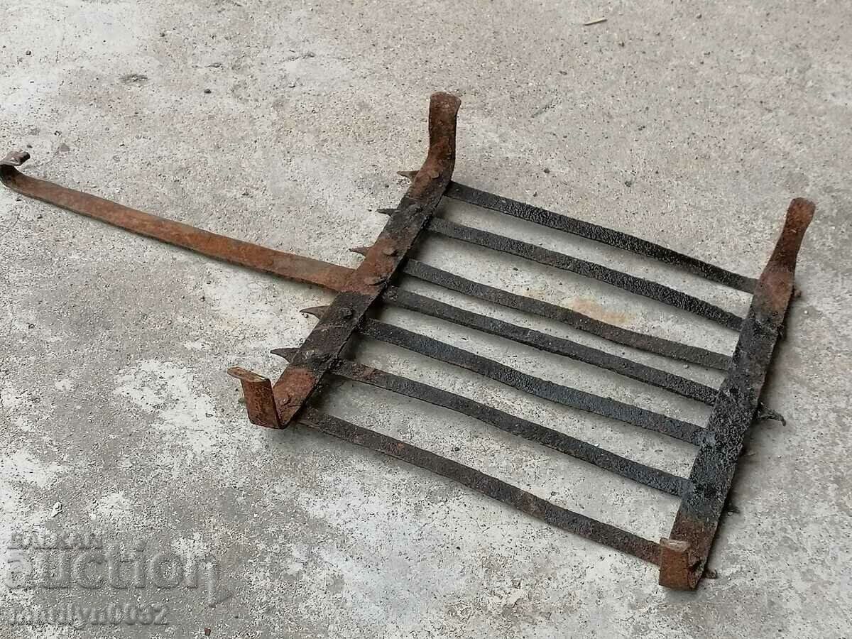 Old metal grill pirustia wrought iron with price 48.00 BGN | € 24.54 Old metal grill pirustia wrought iron with price 48.00 BGN | € 24.54