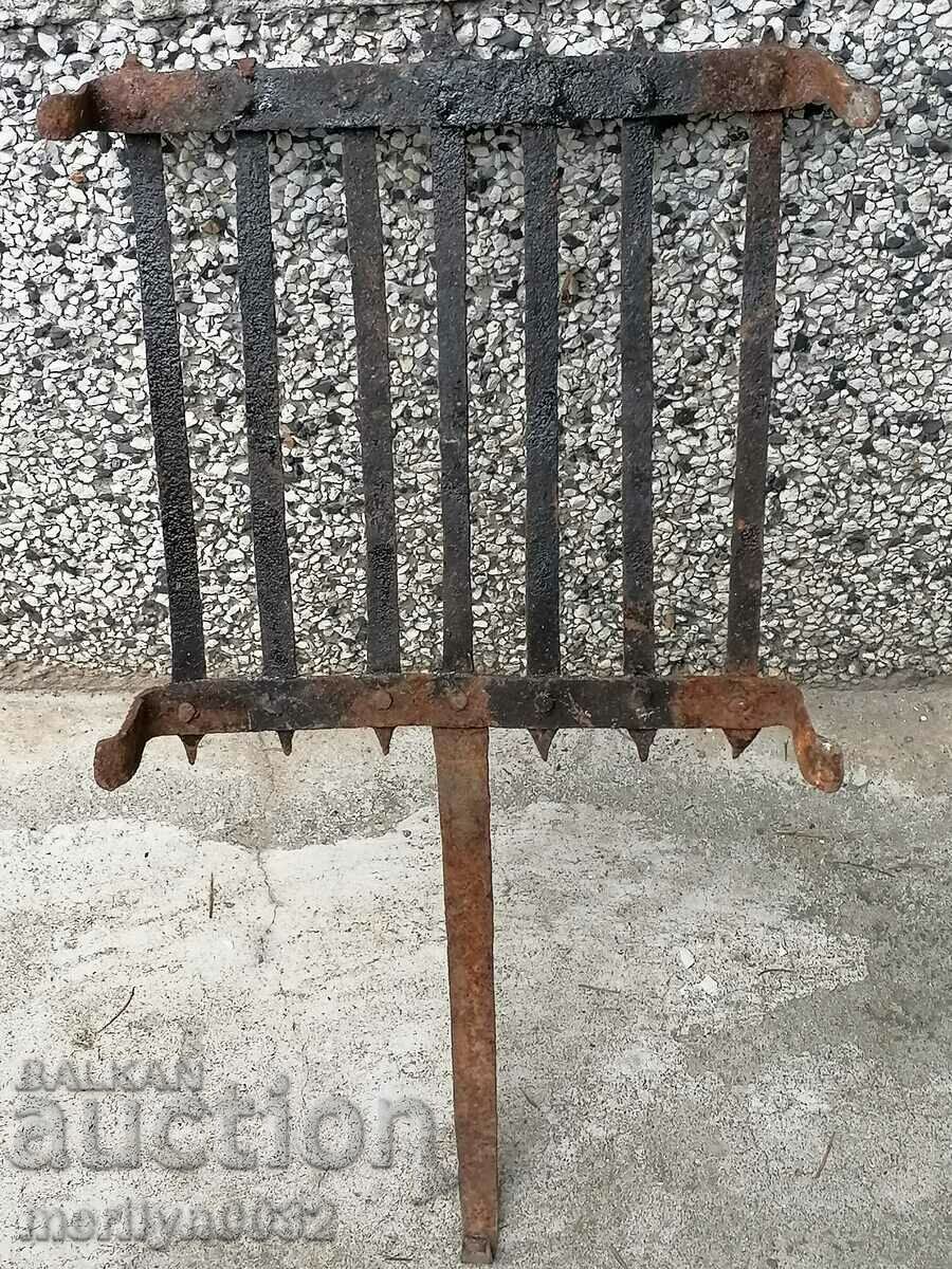 Delivery of Old metal grill pirustia wrought iron Delivery of Old metal grill pirustia wrought iron