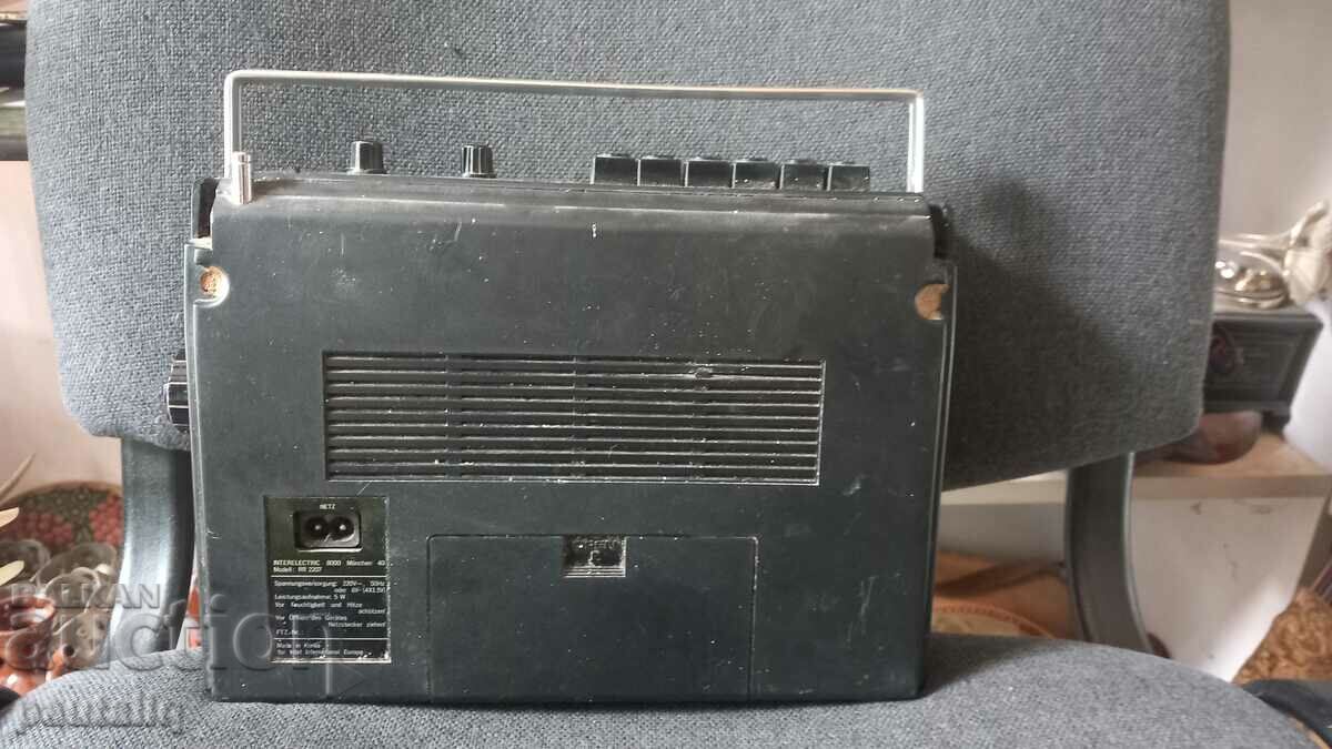 Delivery of OLD RADIO CASSETTE PHONE INTEL Delivery of OLD RADIO CASSETTE PHONE INTEL