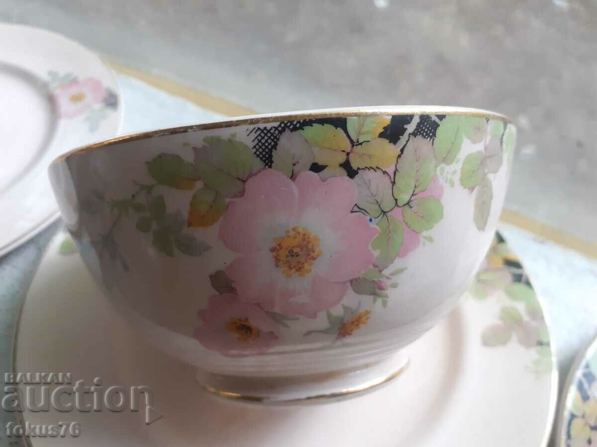 Delivery of Old English marked porcelain Delivery of Old English marked porcelain