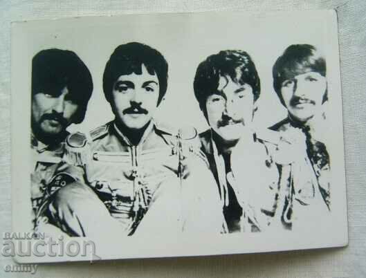 Παλιά μικρή φωτογραφία του ποπ/ροκ συγκροτήματος The Beatles - 2 κομμάτια με τιμή 3.50 BGN | € 1.79 Παλιά μικρή φωτογραφία του ποπ/ροκ συγκροτήματος The Beatles - 2 κομμάτια με τιμή 3.50 BGN | € 1.79