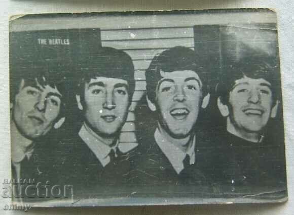 Δημοπρασία Παλιά μικρή φωτογραφία του ποπ/ροκ συγκροτήματος The Beatles - 2 κομμάτια Δημοπρασία Παλιά μικρή φωτογραφία του ποπ/ροκ συγκροτήματος The Beatles - 2 κομμάτια