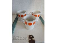 O mulțime de cești de ceai din URSS