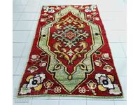 Carpet patterned, woolen and soft1.1)