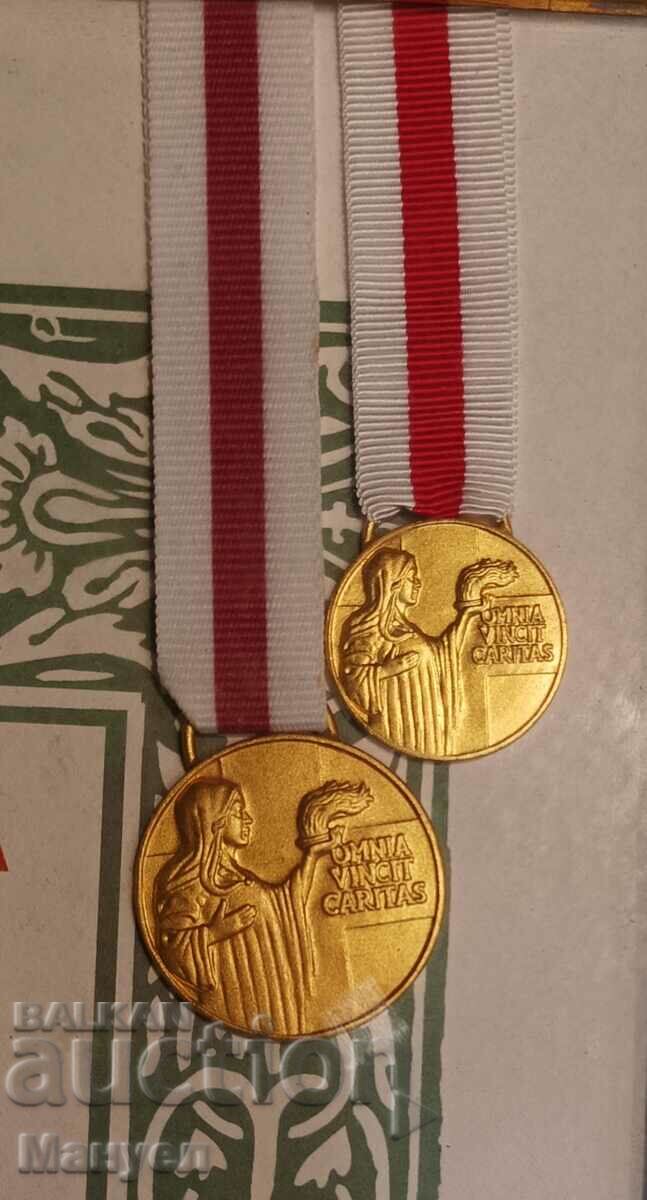 Медал"Червен кръст" Италия IIIст.с докум.и миниатюра. с цена 64.90 лв. | € 33.18 Медал"Червен кръст" Италия IIIст.с докум.и миниатюра. с цена 64.90 лв. | € 33.18