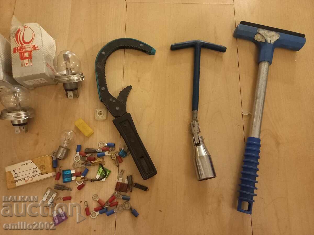 Auction  Auto tools and more. Retro