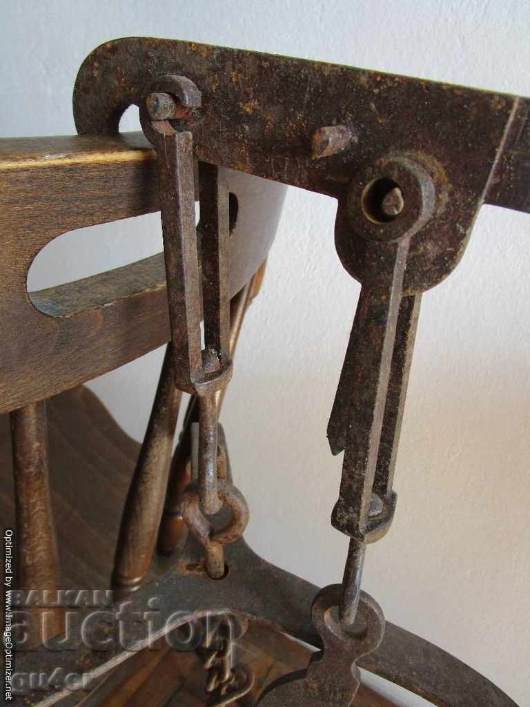 Auction Old Romanian scale. Excellently preserved. Authentic. 19th century Auction Old Romanian scale. Excellently preserved. Authentic. 19th century