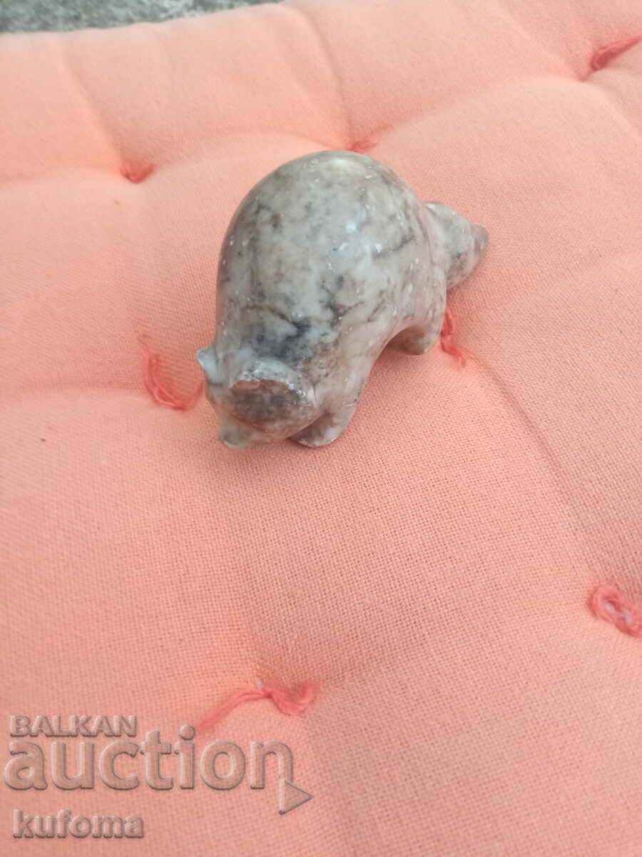 Figurină de raton din marmură