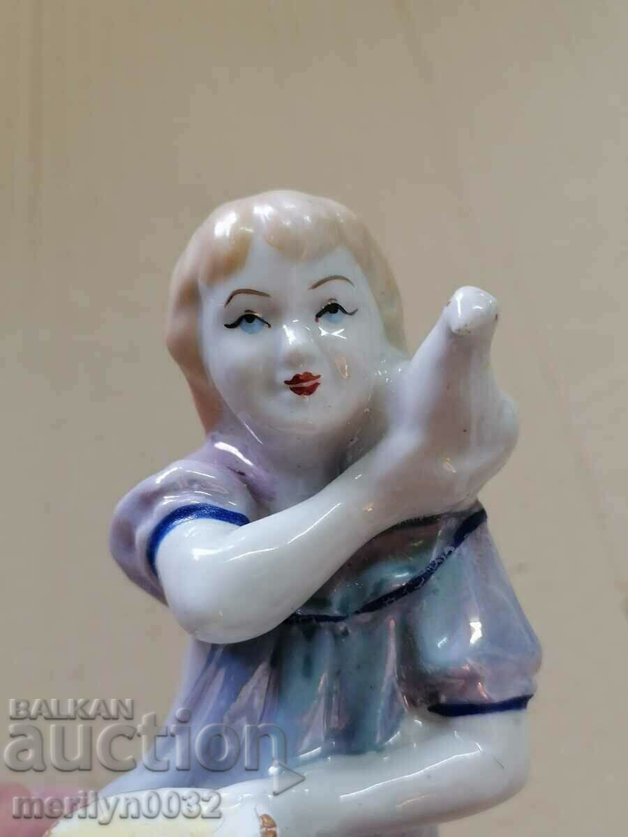 Figure girl feeds pigeon plastic statuette porcelain USSR with price 188.00 BGN | € 96.12 Figure girl feeds pigeon plastic statuette porcelain USSR with price 188.00 BGN | € 96.12
