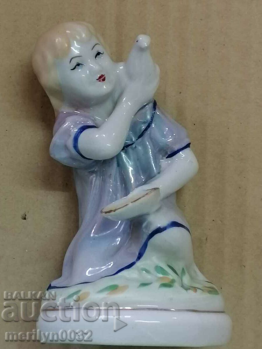 Figure girl feeds pigeon plastic statuette porcelain USSR - 7 Figure girl feeds pigeon plastic statuette porcelain USSR - 7