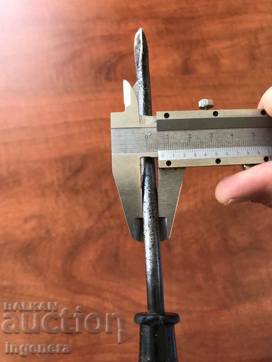 Auction SCREWDRIVER LARGE WITH BAKELITE HANDLE TOOL Auction SCREWDRIVER LARGE WITH BAKELITE HANDLE TOOL