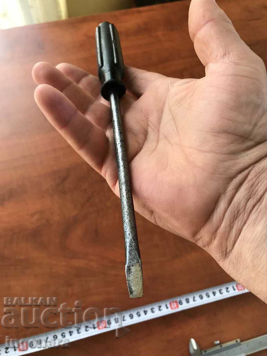 Delivery of SCREWDRIVER LARGE WITH BAKELITE HANDLE TOOL Delivery of SCREWDRIVER LARGE WITH BAKELITE HANDLE TOOL