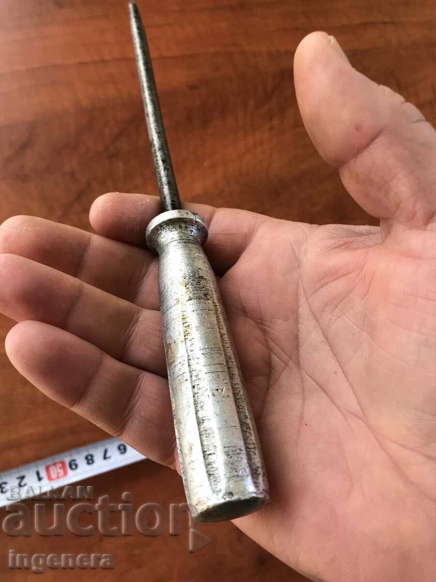 Auction LARGE SCREWDRIVER WITH ALUMINUM HANDLE TOOL Auction LARGE SCREWDRIVER WITH ALUMINUM HANDLE TOOL