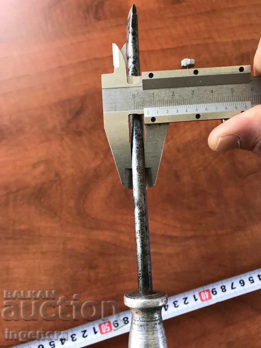 Delivery of LARGE SCREWDRIVER WITH ALUMINUM HANDLE TOOL Delivery of LARGE SCREWDRIVER WITH ALUMINUM HANDLE TOOL