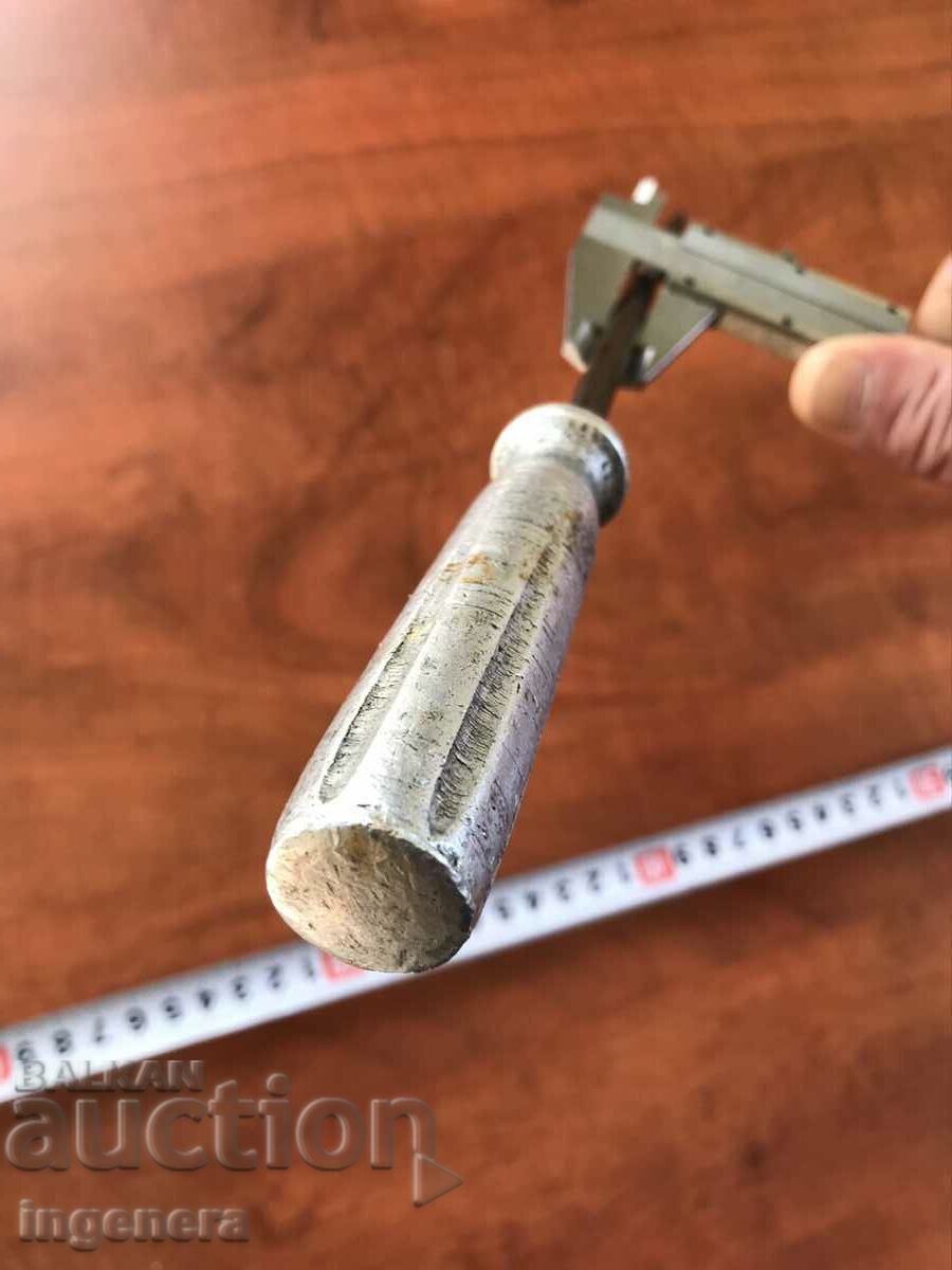 LARGE SCREWDRIVER WITH ALUMINUM HANDLE TOOL - 6 LARGE SCREWDRIVER WITH ALUMINUM HANDLE TOOL - 6