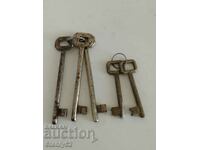 5 old iron keys, large 11 cm, small 7.5 cm