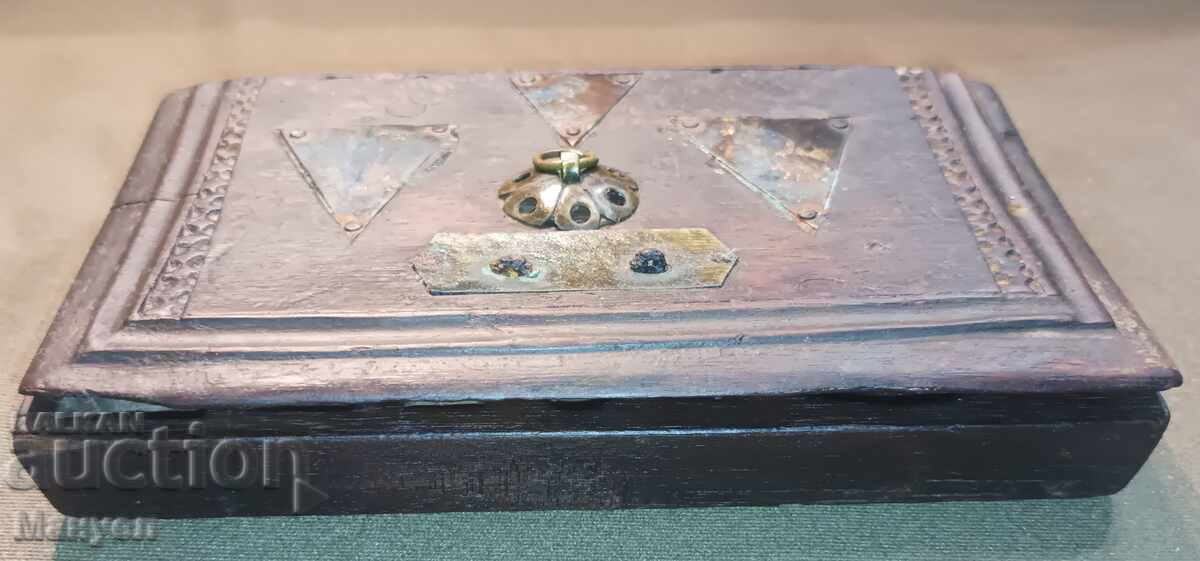 Very old jewelry scale case with price 39.90 BGN | € 20.40 Very old jewelry scale case with price 39.90 BGN | € 20.40