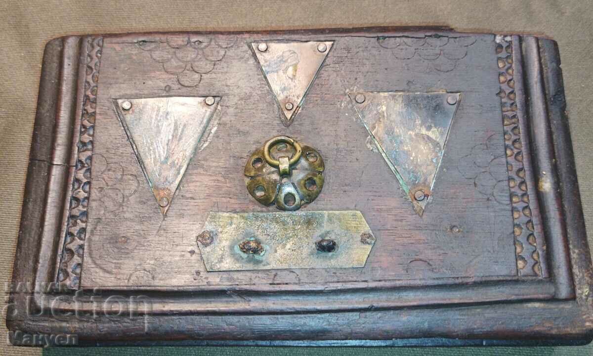 Auction Very old jewelry scale case Auction Very old jewelry scale case