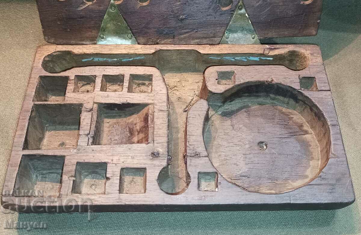Very old jewelry scale case - 5 Very old jewelry scale case - 5