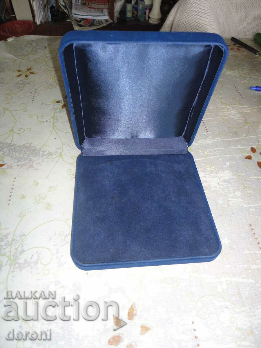 Auction Amazing jewelry box 3 Auction Amazing jewelry box 3