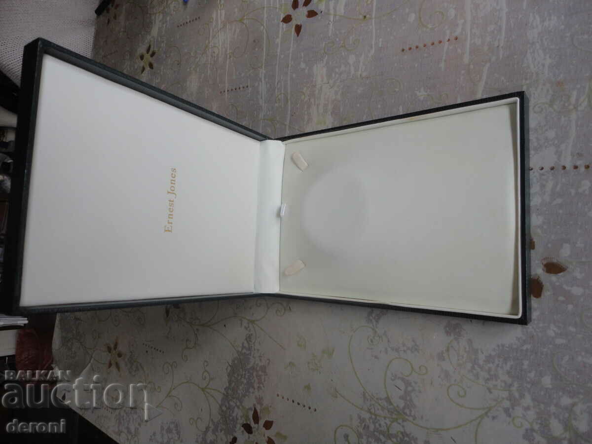 Auction  Great Ernest jewelry box