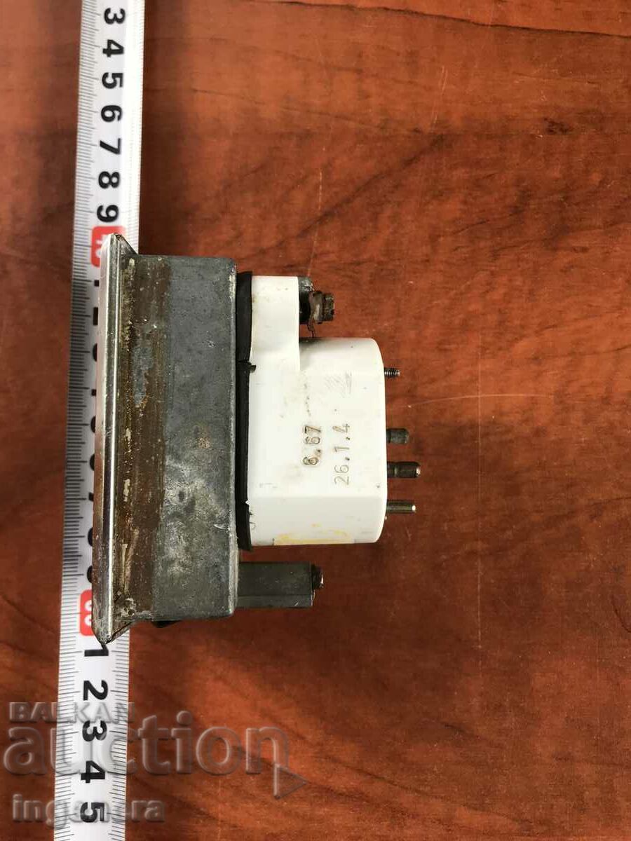 CAR CLOCK MERCEDES RETRO CAR CLOCK - 7 CAR CLOCK MERCEDES RETRO CAR CLOCK - 7