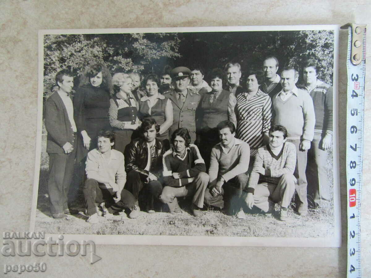 LABOR COLLECTIVE WITH ITS CHIEF - V. TARNOVO MILITARY PLANT with price 2.00 BGN | € 1.02 LABOR COLLECTIVE WITH ITS CHIEF - V. TARNOVO MILITARY PLANT with price 2.00 BGN | € 1.02